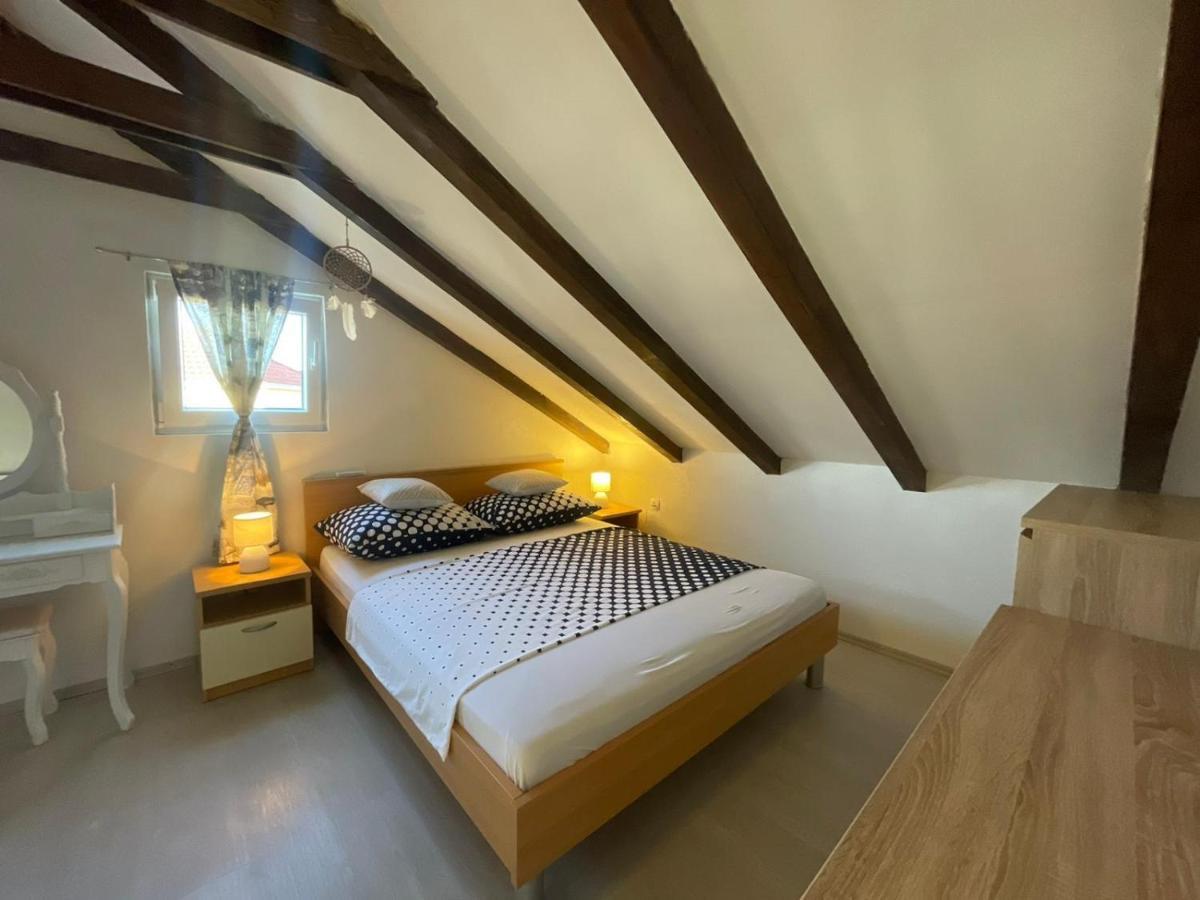 Studio Apartment Dona Trogir Exterior foto