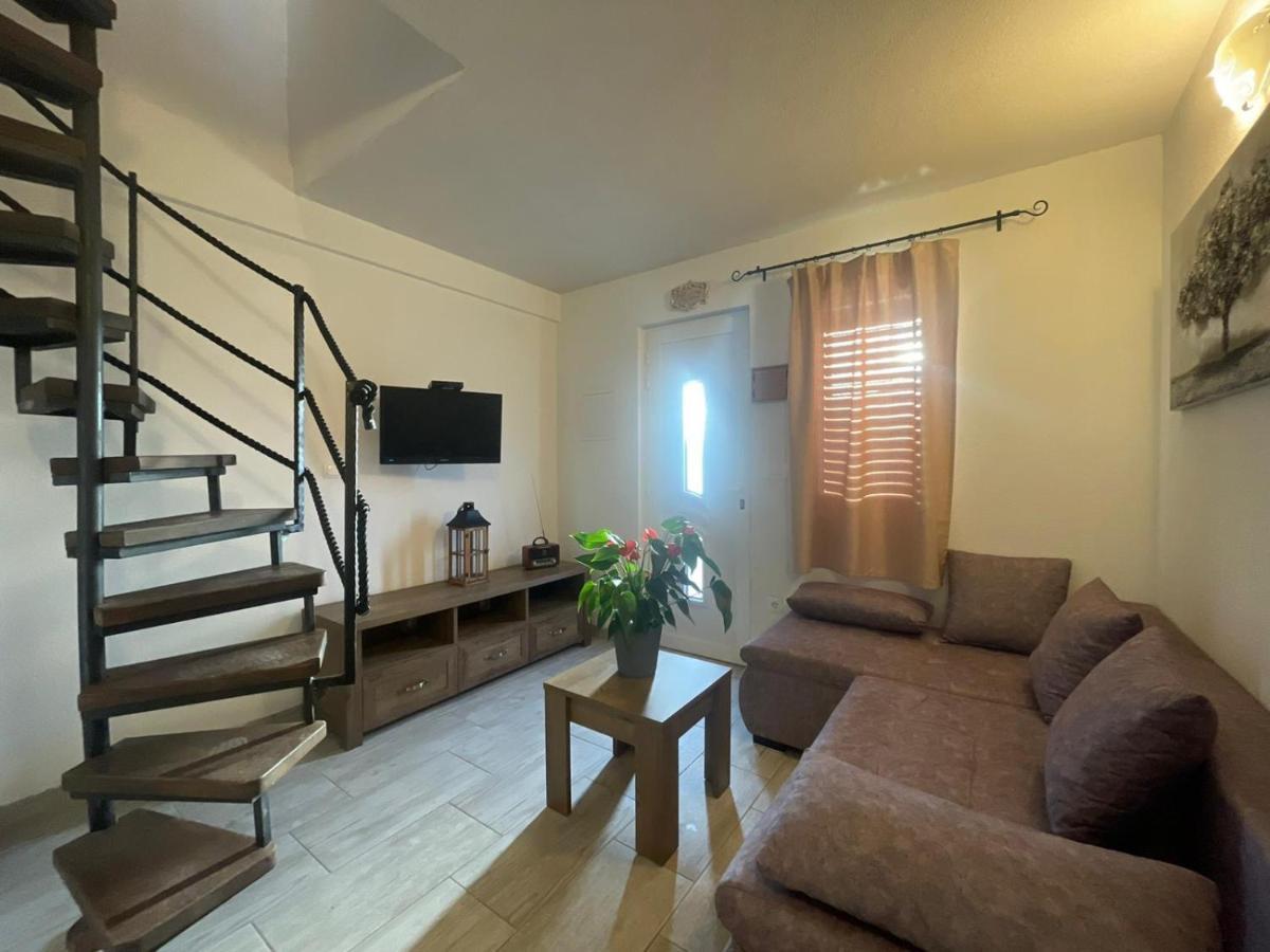 Studio Apartment Dona Trogir Exterior foto