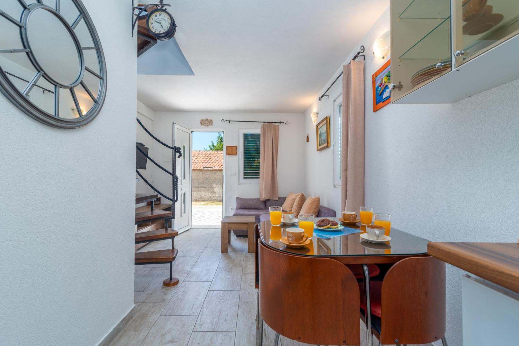 Studio Apartment Dona Trogir Exterior foto