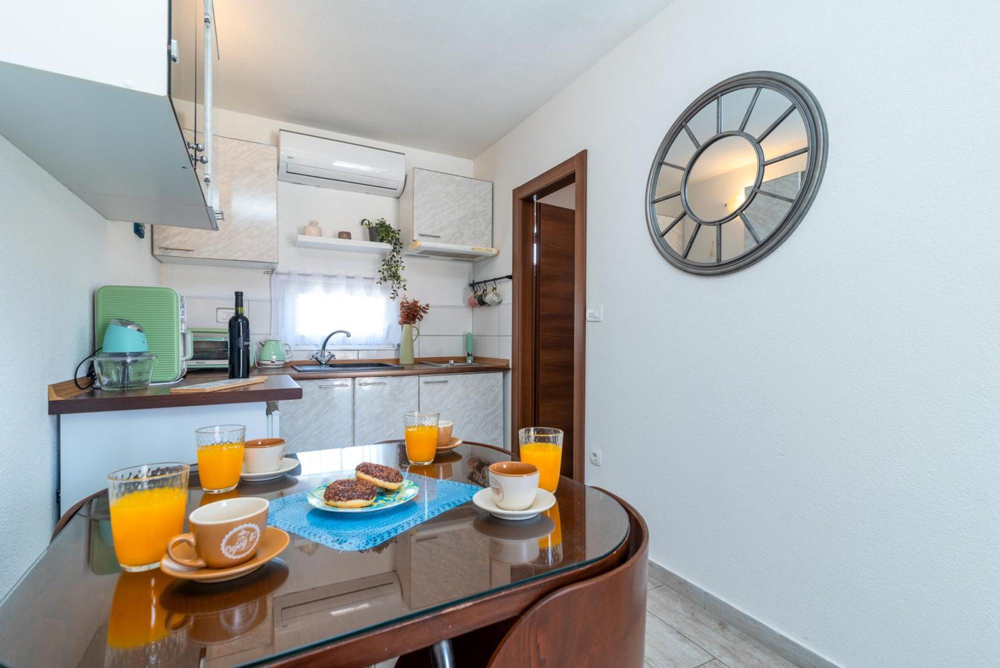 Studio Apartment Dona Trogir Exterior foto