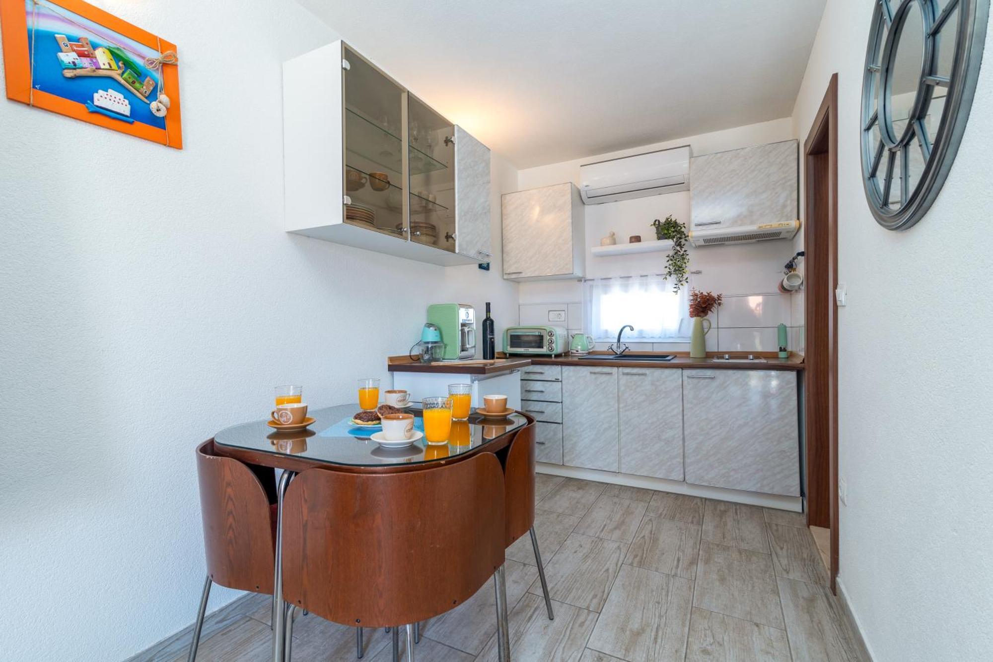 Studio Apartment Dona Trogir Exterior foto