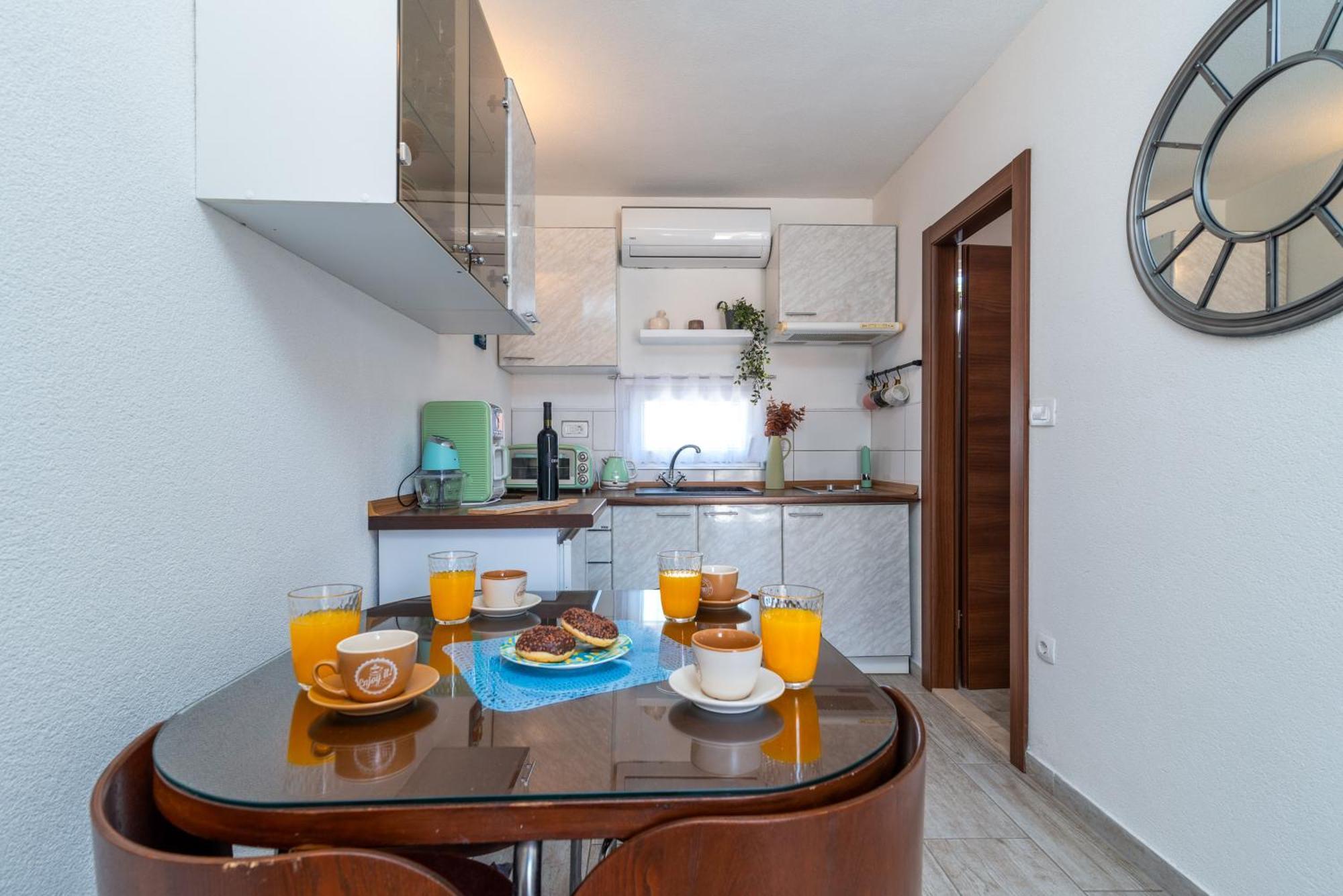 Studio Apartment Dona Trogir Exterior foto