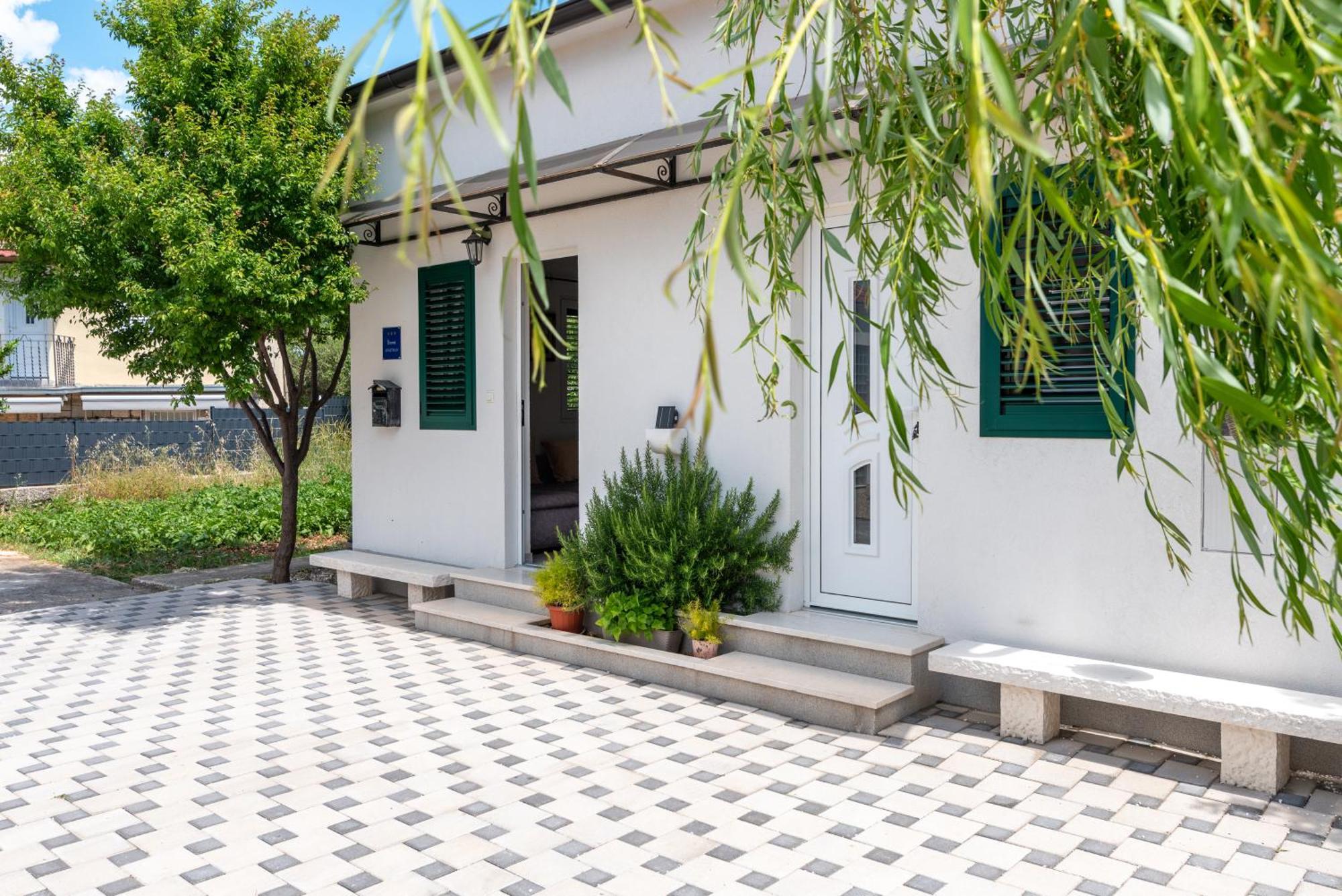 Studio Apartment Dona Trogir Exterior foto