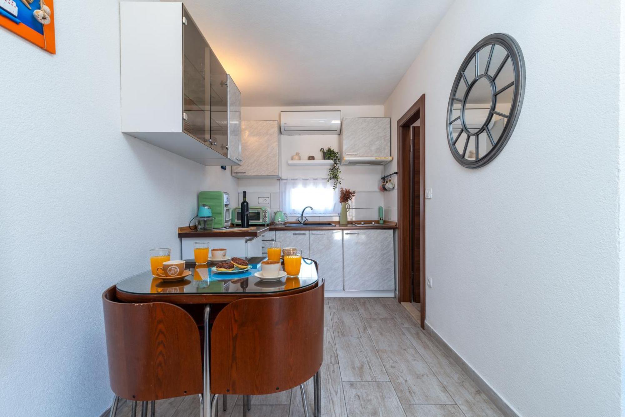 Studio Apartment Dona Trogir Exterior foto